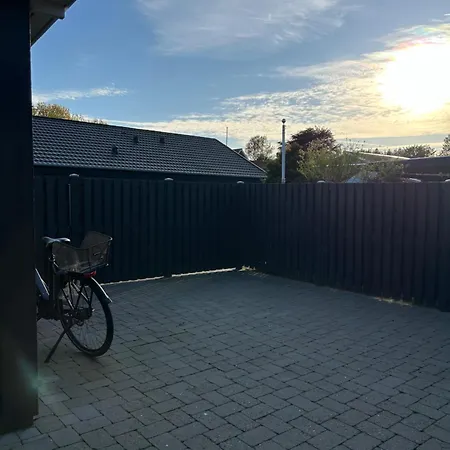 Nyrenoveret,hyggeligt Og Hus *