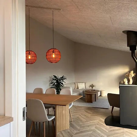 Apartamento Nyrenoveret,hyggeligt Og Hus