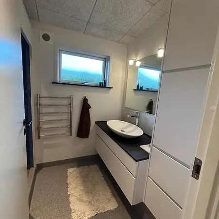 Nyrenoveret,hyggeligt Og Hus *