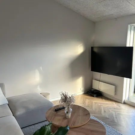 Nyrenoveret,hyggeligt Og Hus Apartamento